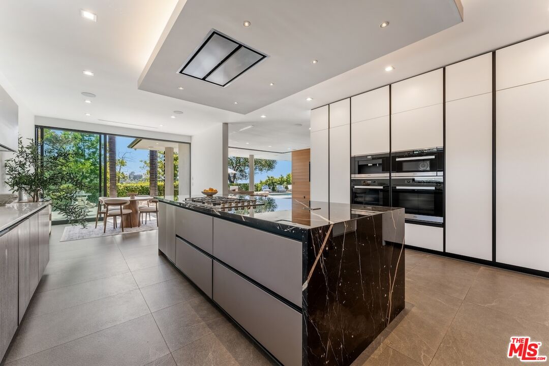 9108 Alanda Pl