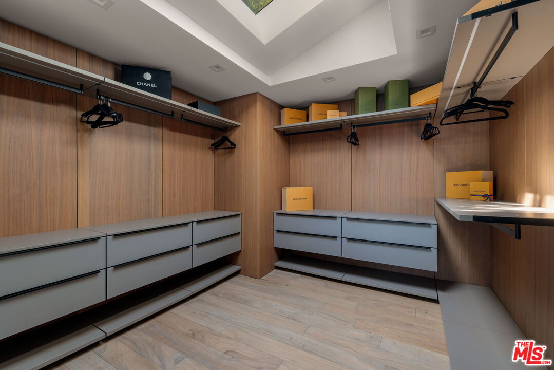 9108 Alanda Pl