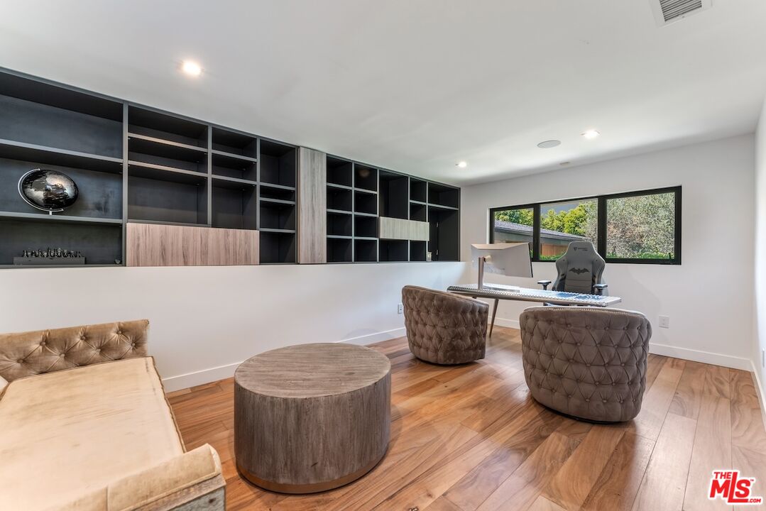 9108 Alanda Pl