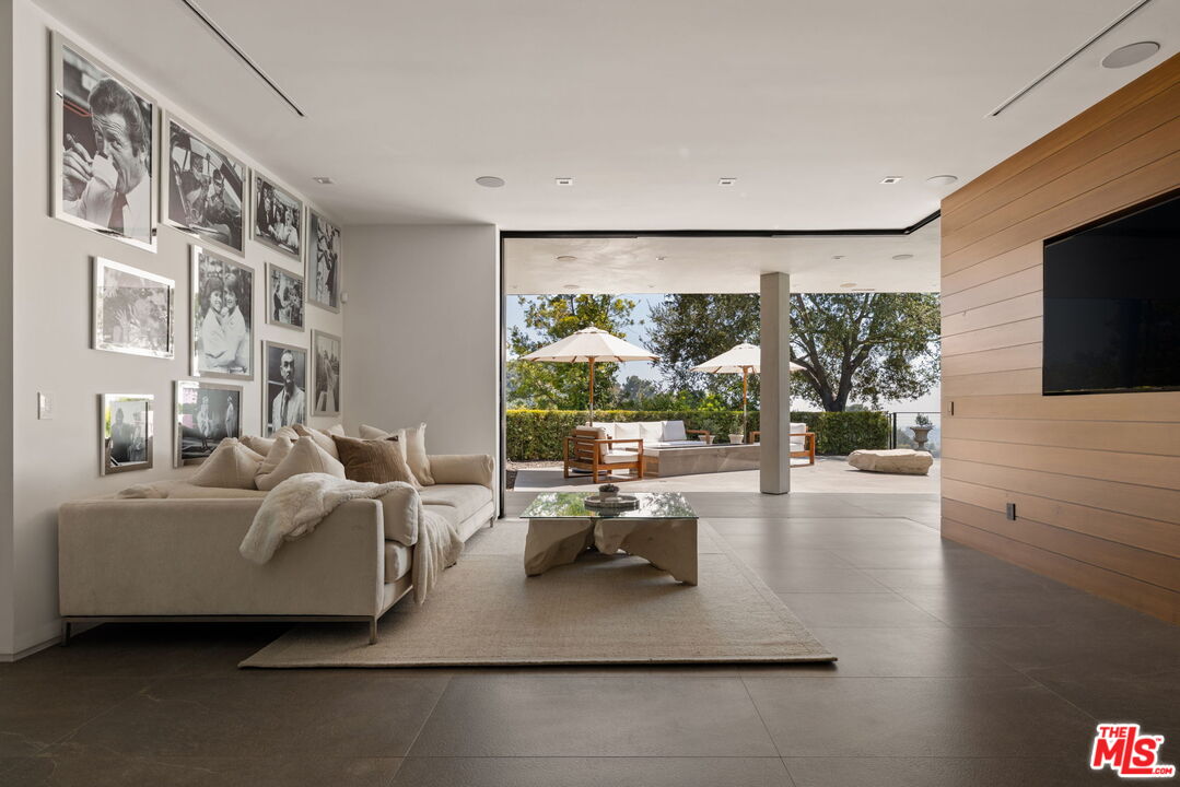 9108 Alanda Pl
