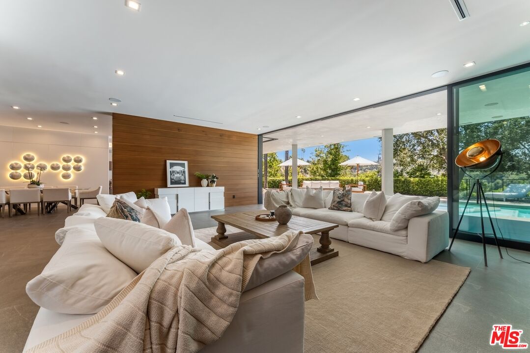 9108 Alanda Pl