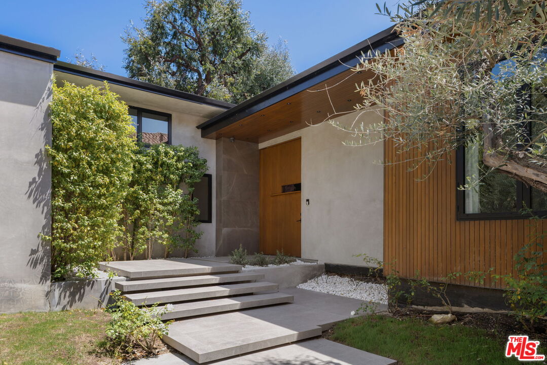 9108 Alanda Pl