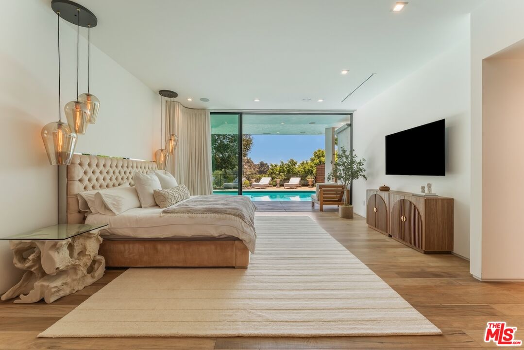9108 Alanda Pl