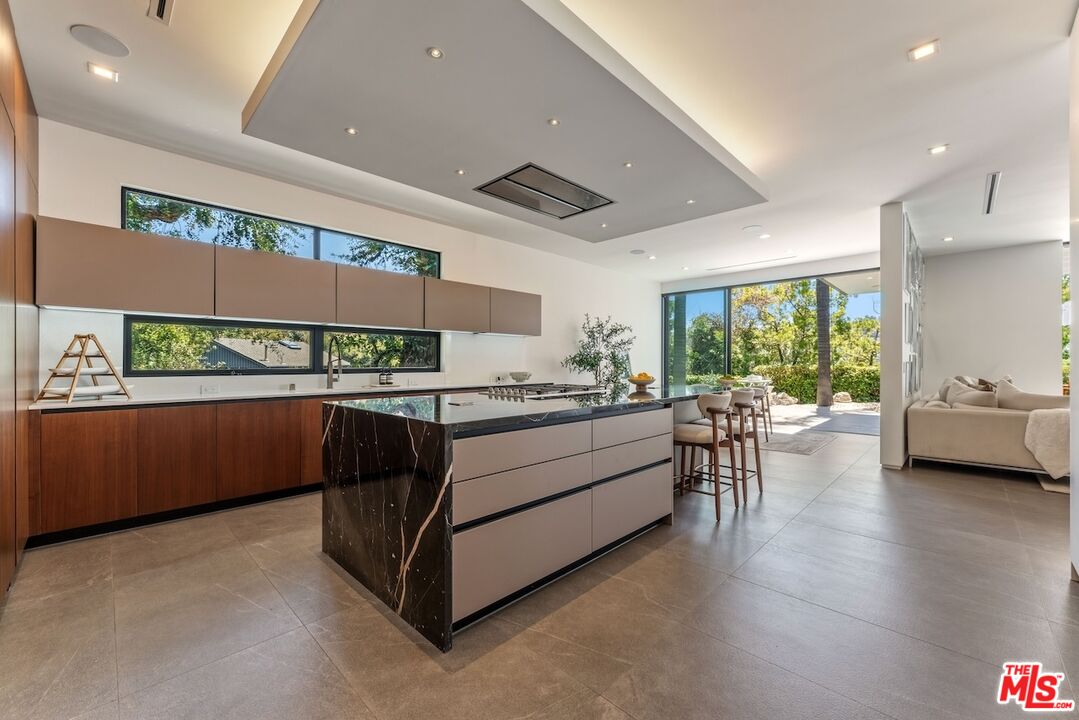9108 Alanda Pl