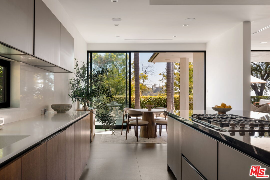 9108 Alanda Pl