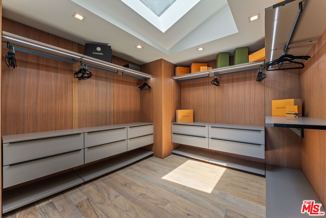 9108 Alanda Pl