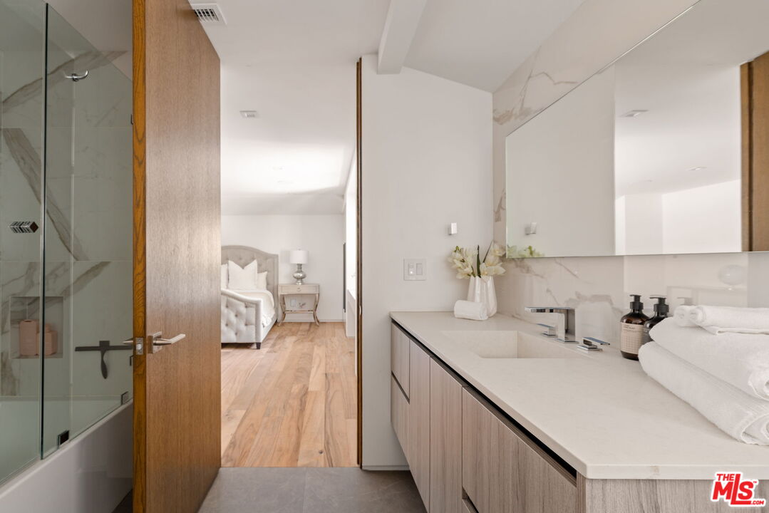 9108 Alanda Pl