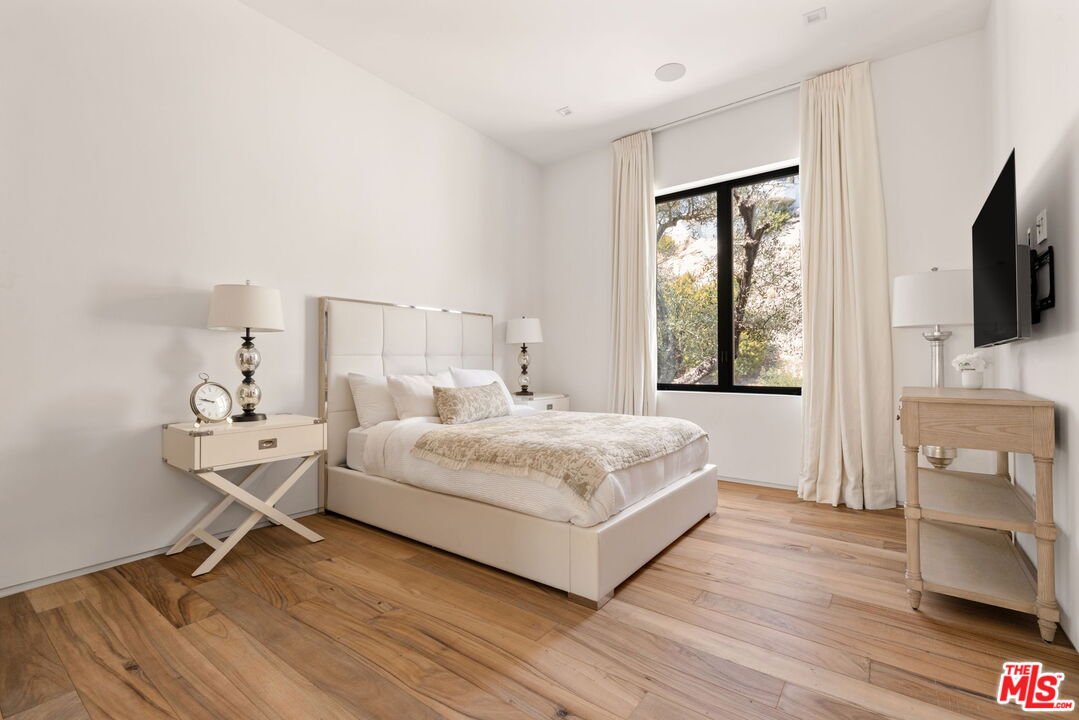 9108 Alanda Pl