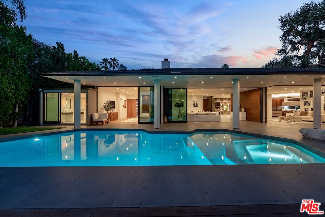 9108 Alanda Pl