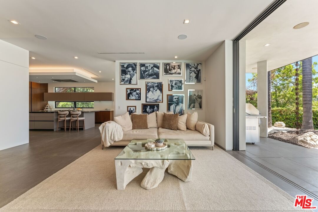 9108 Alanda Pl