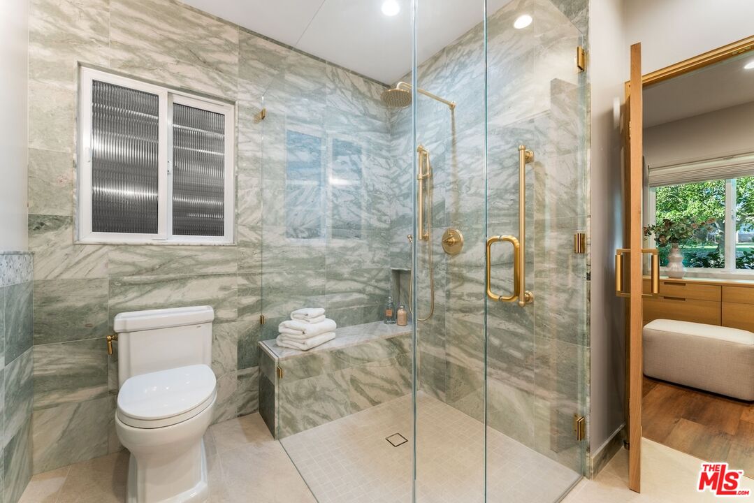 1115 Buena Vista St