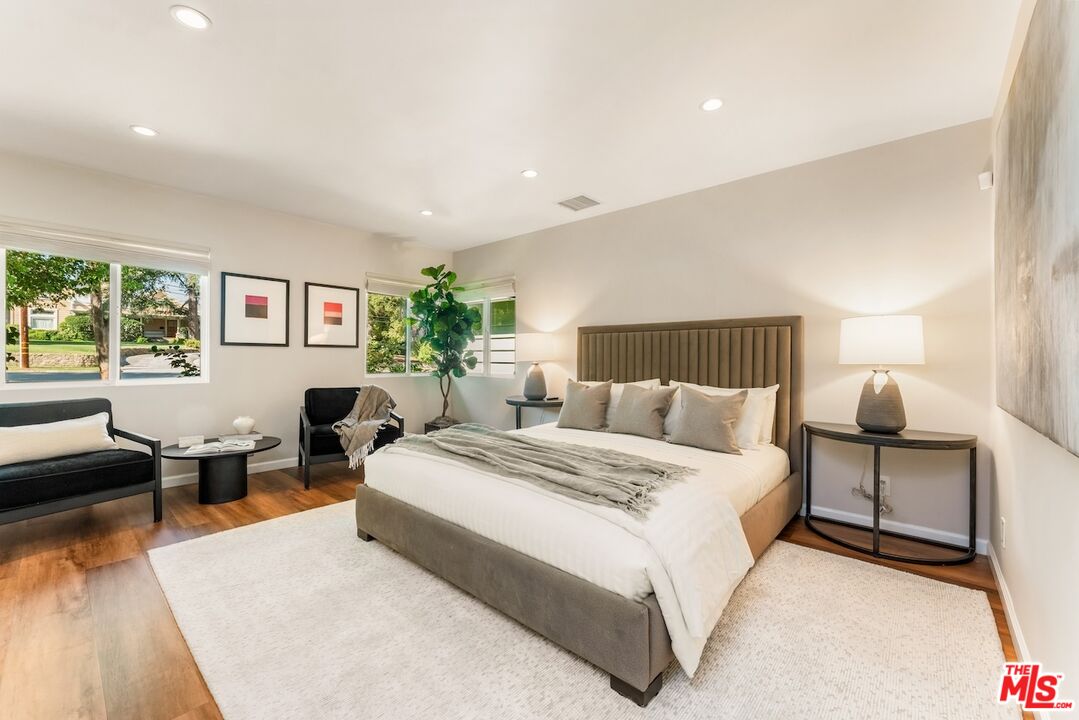 1115 Buena Vista St