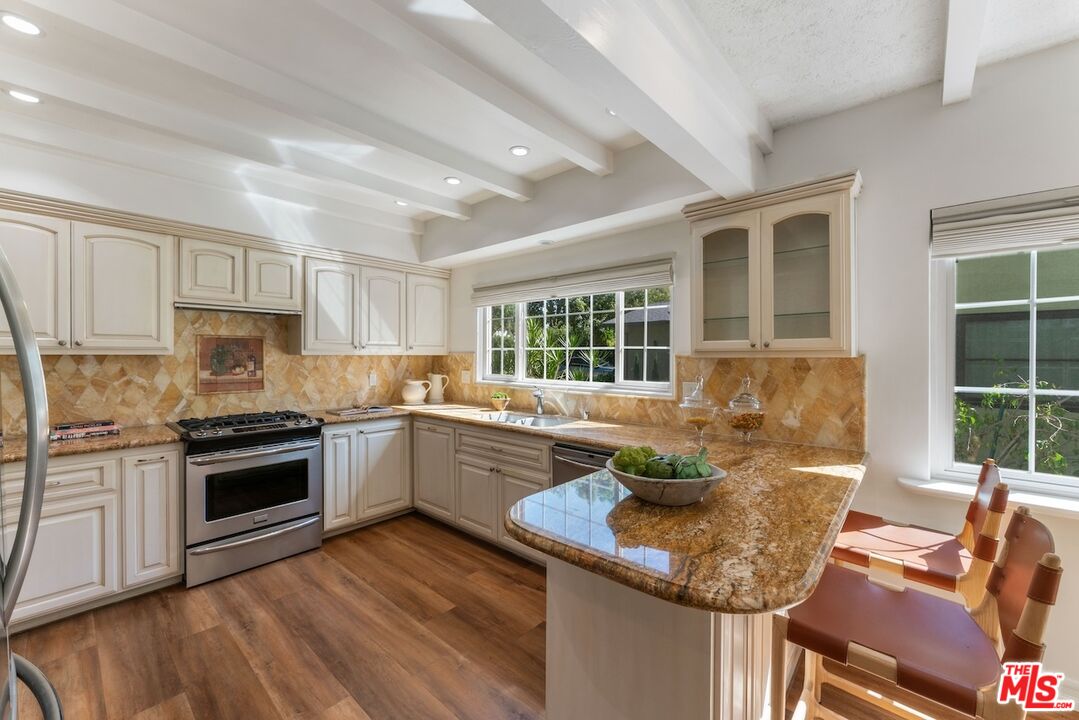 1115 Buena Vista St