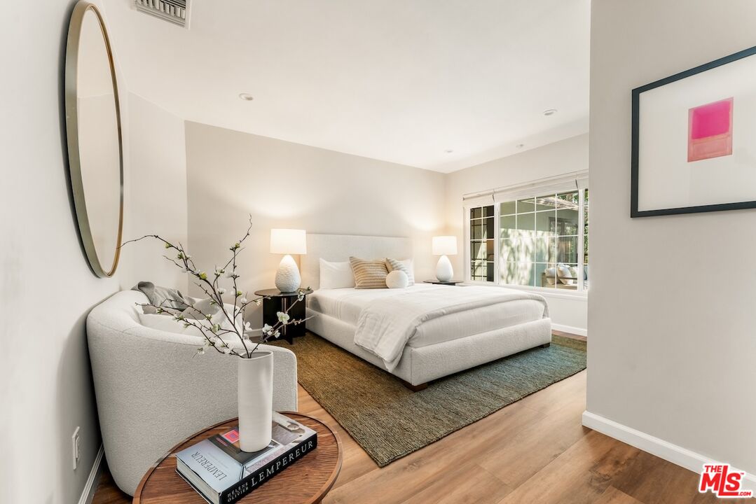 1115 Buena Vista St