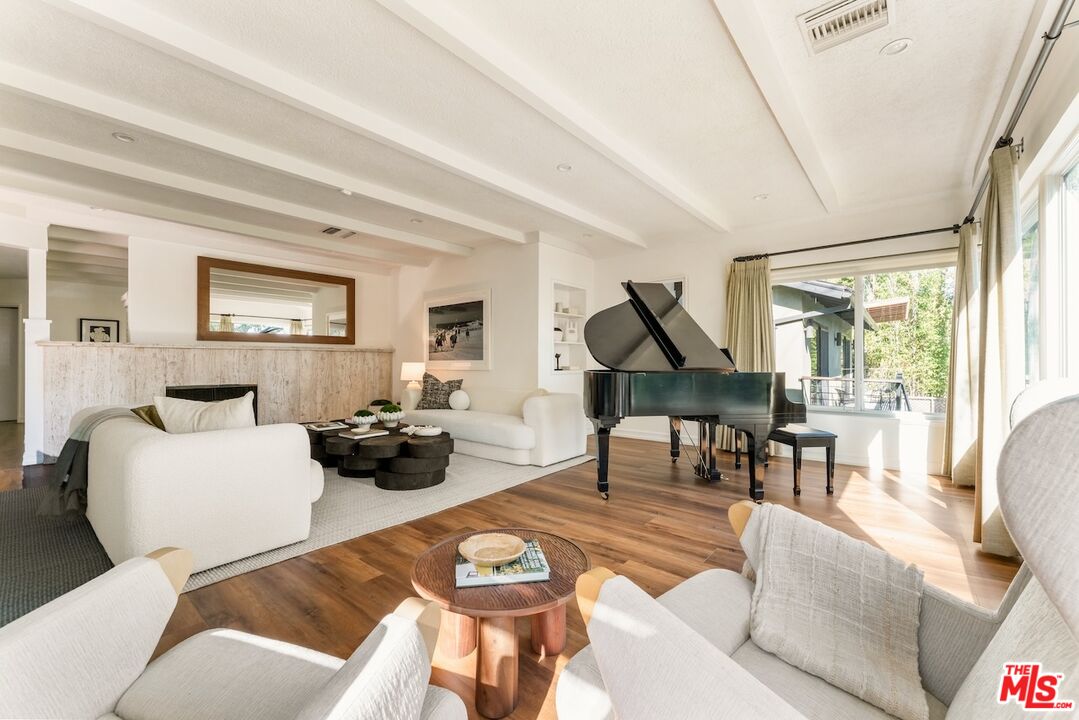 1115 Buena Vista St
