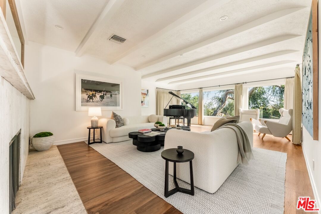 1115 Buena Vista St