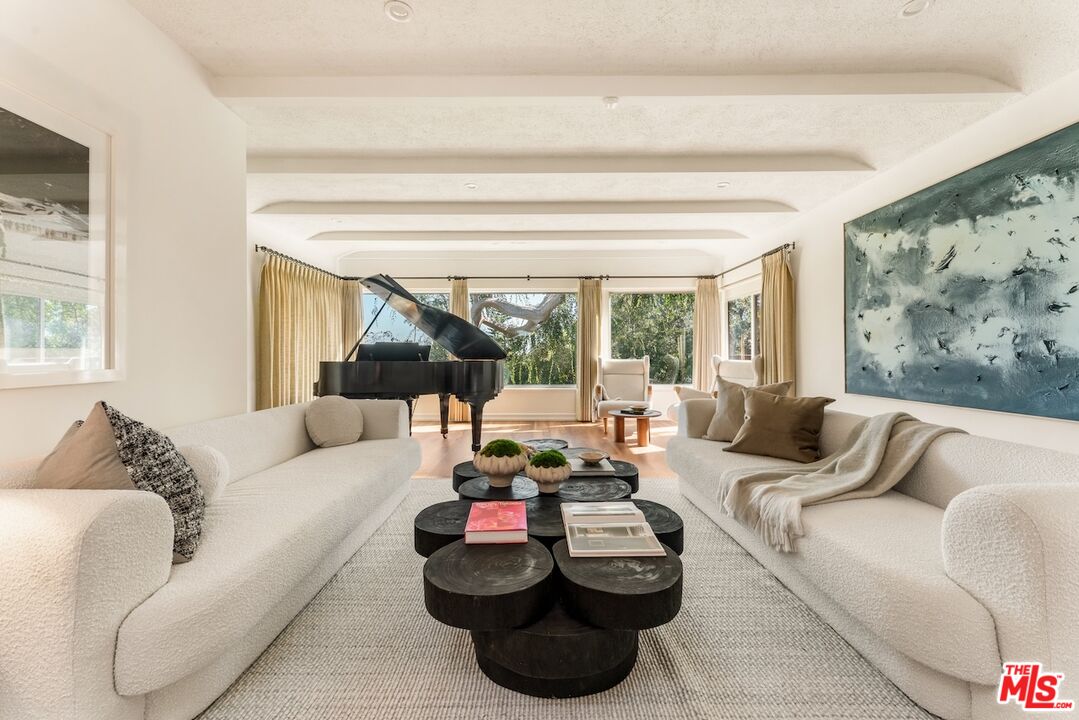 1115 Buena Vista St