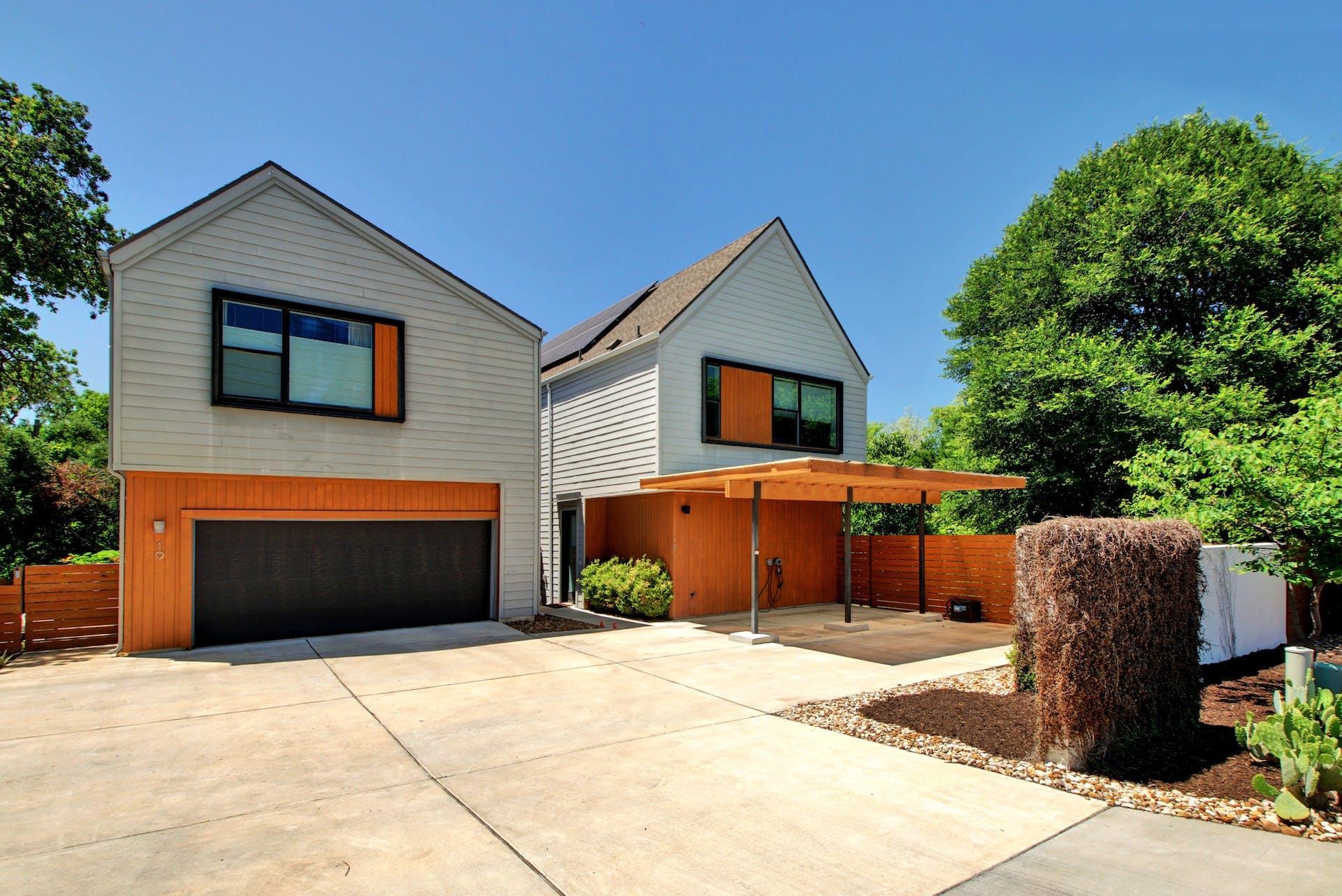 4006 Airport BLVD # 18