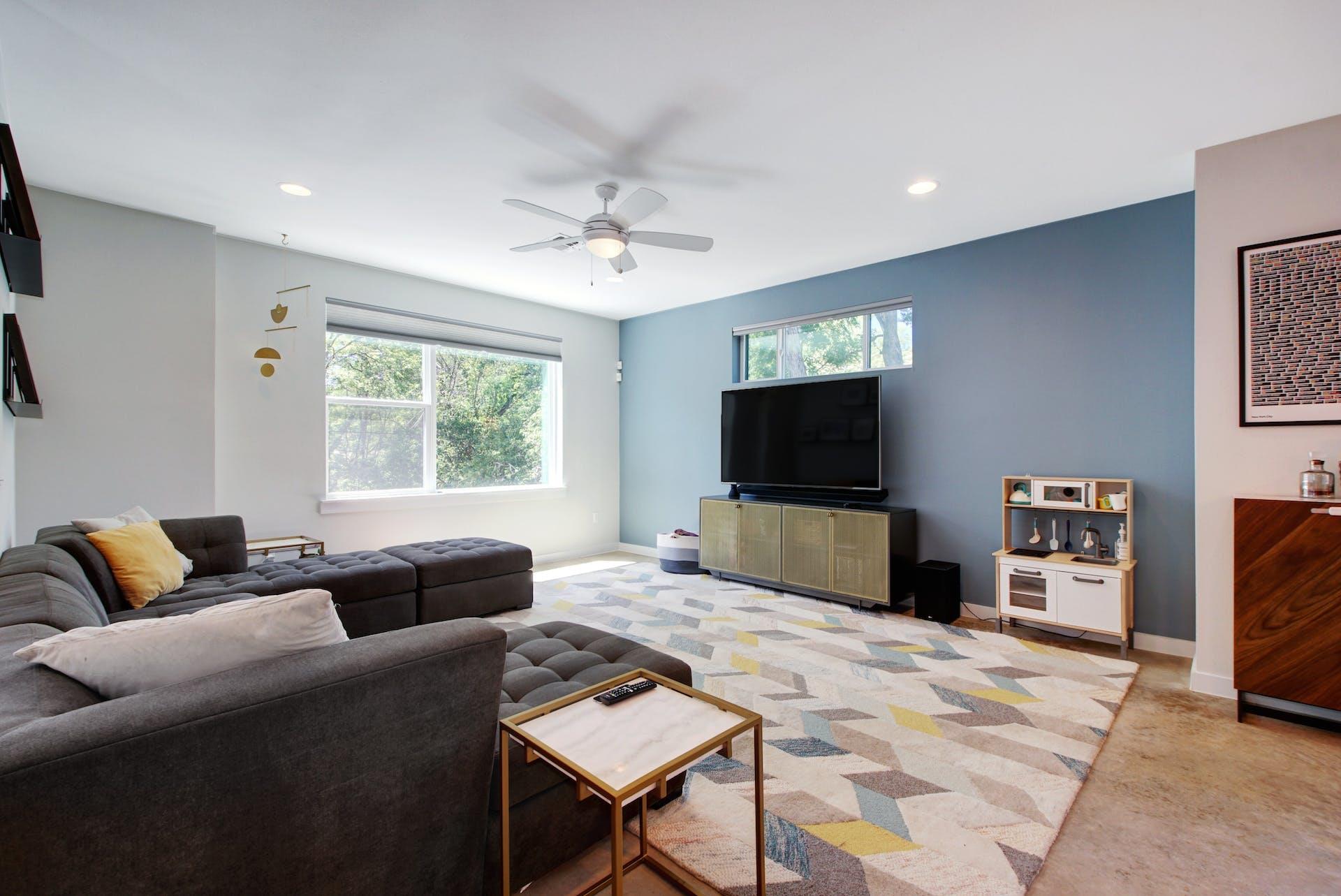 4006 Airport BLVD # 18