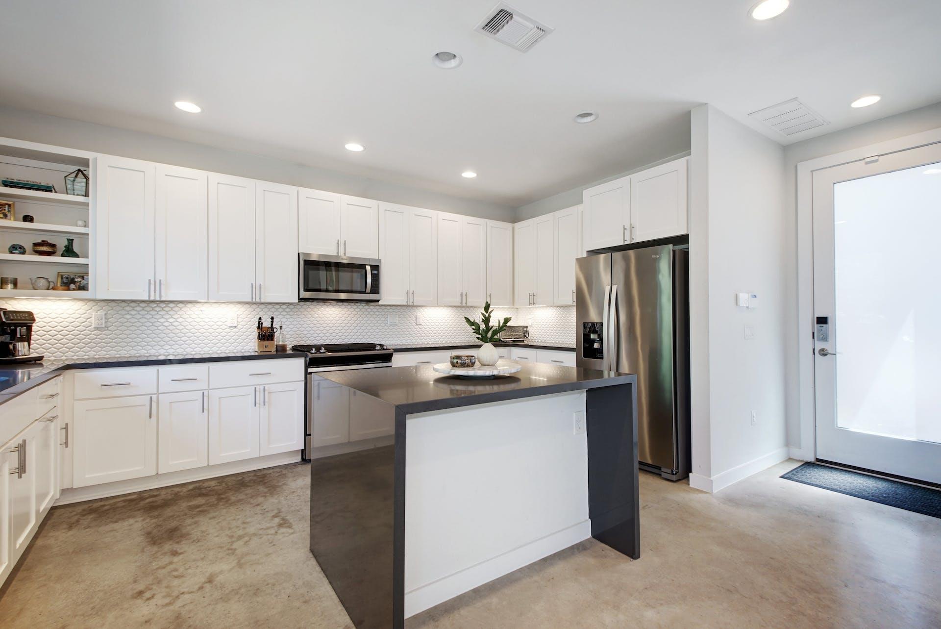 4006 Airport BLVD # 18