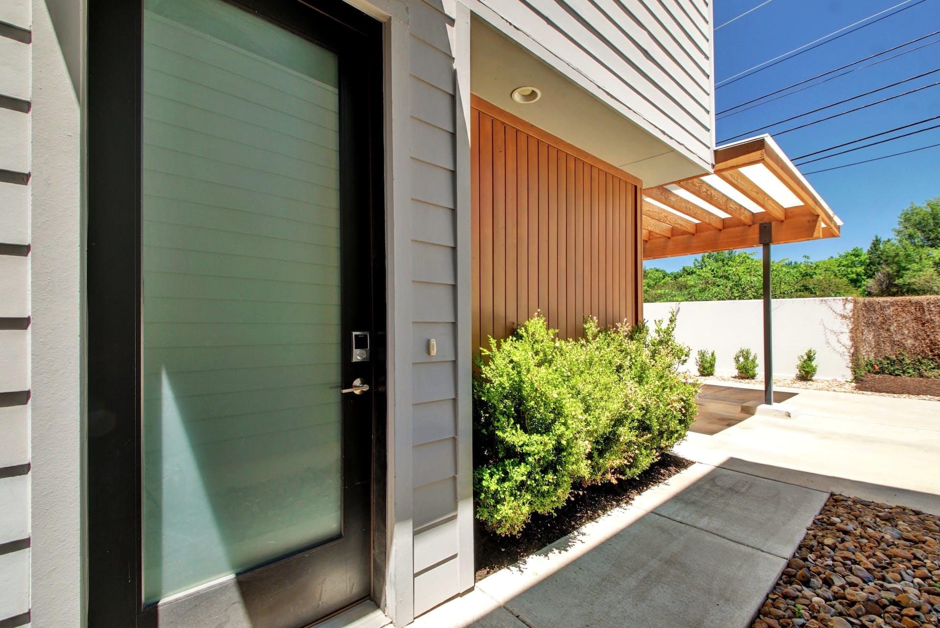 4006 Airport BLVD # 18