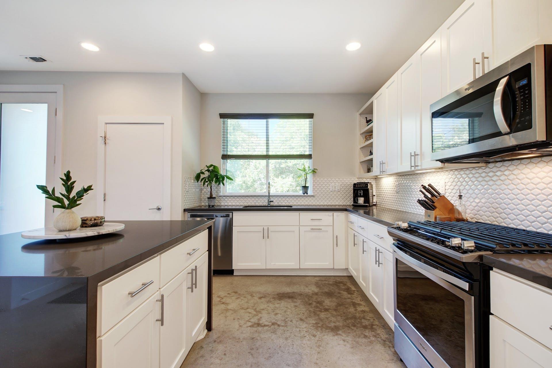 4006 Airport BLVD # 18