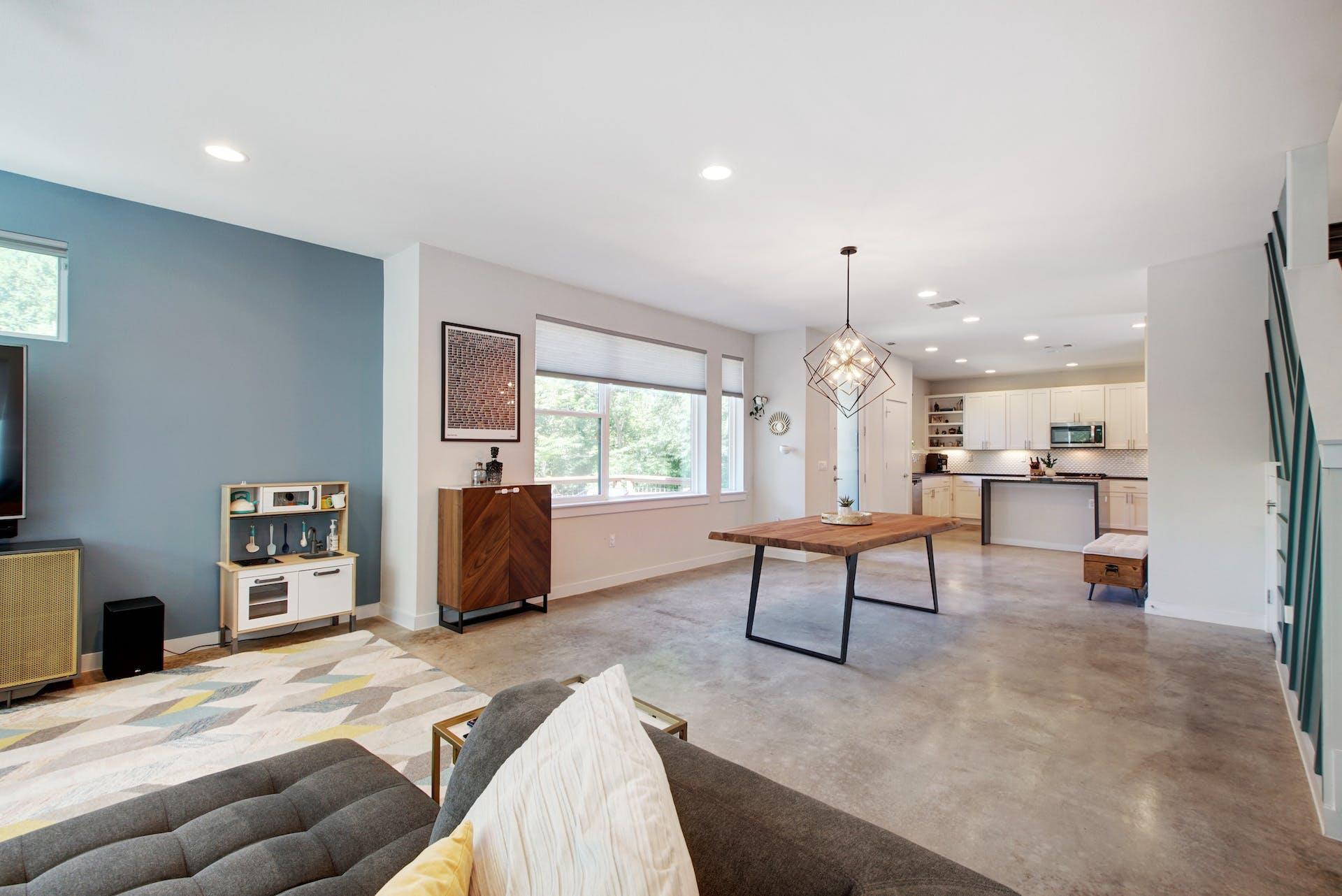 4006 Airport BLVD # 18