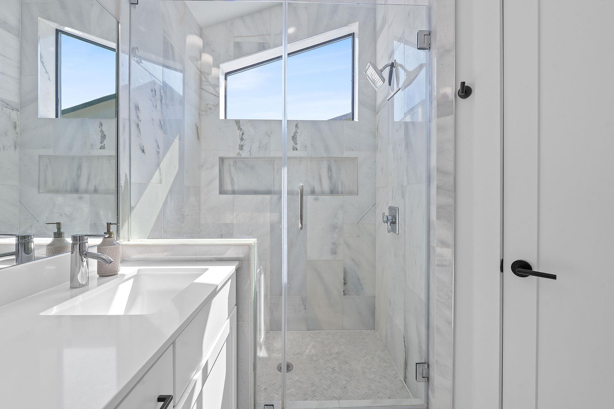 1168 Ridgeway DR # 2