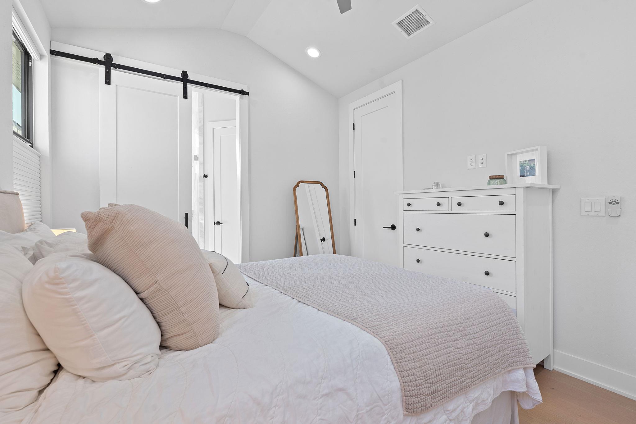 1168 Ridgeway DR # 2