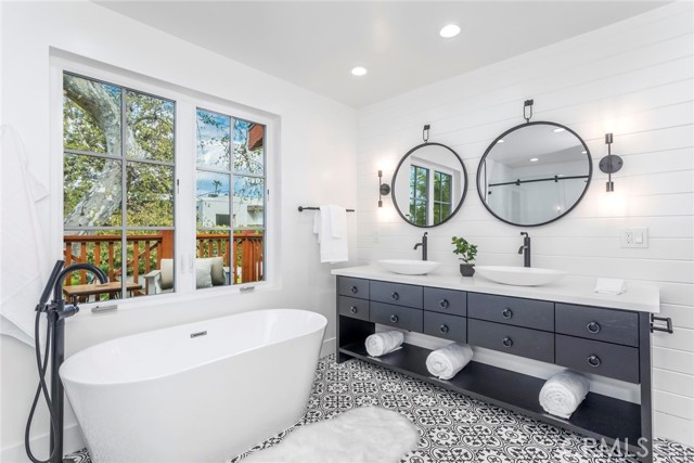 12664 Sarah St