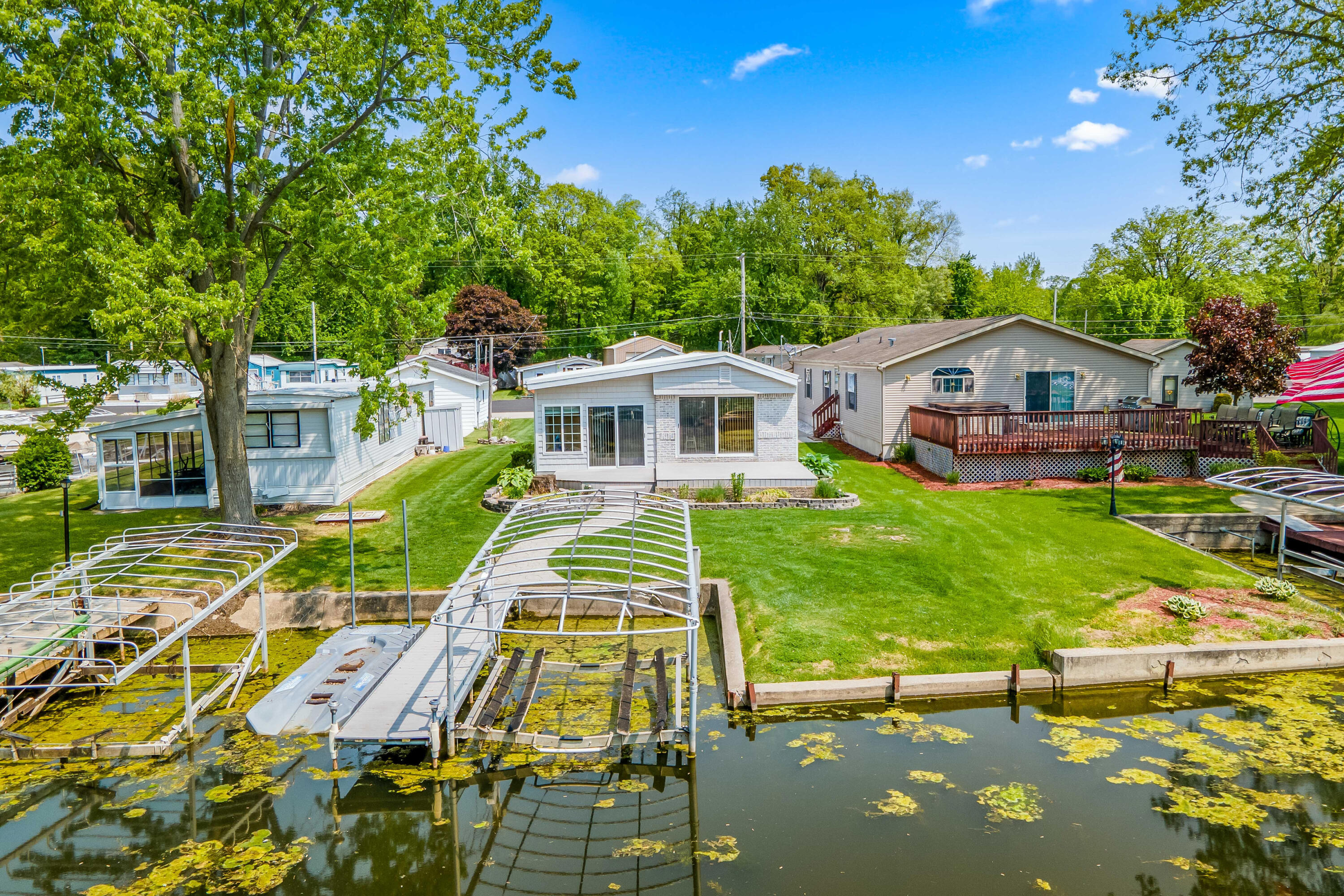 483 Maple Ln