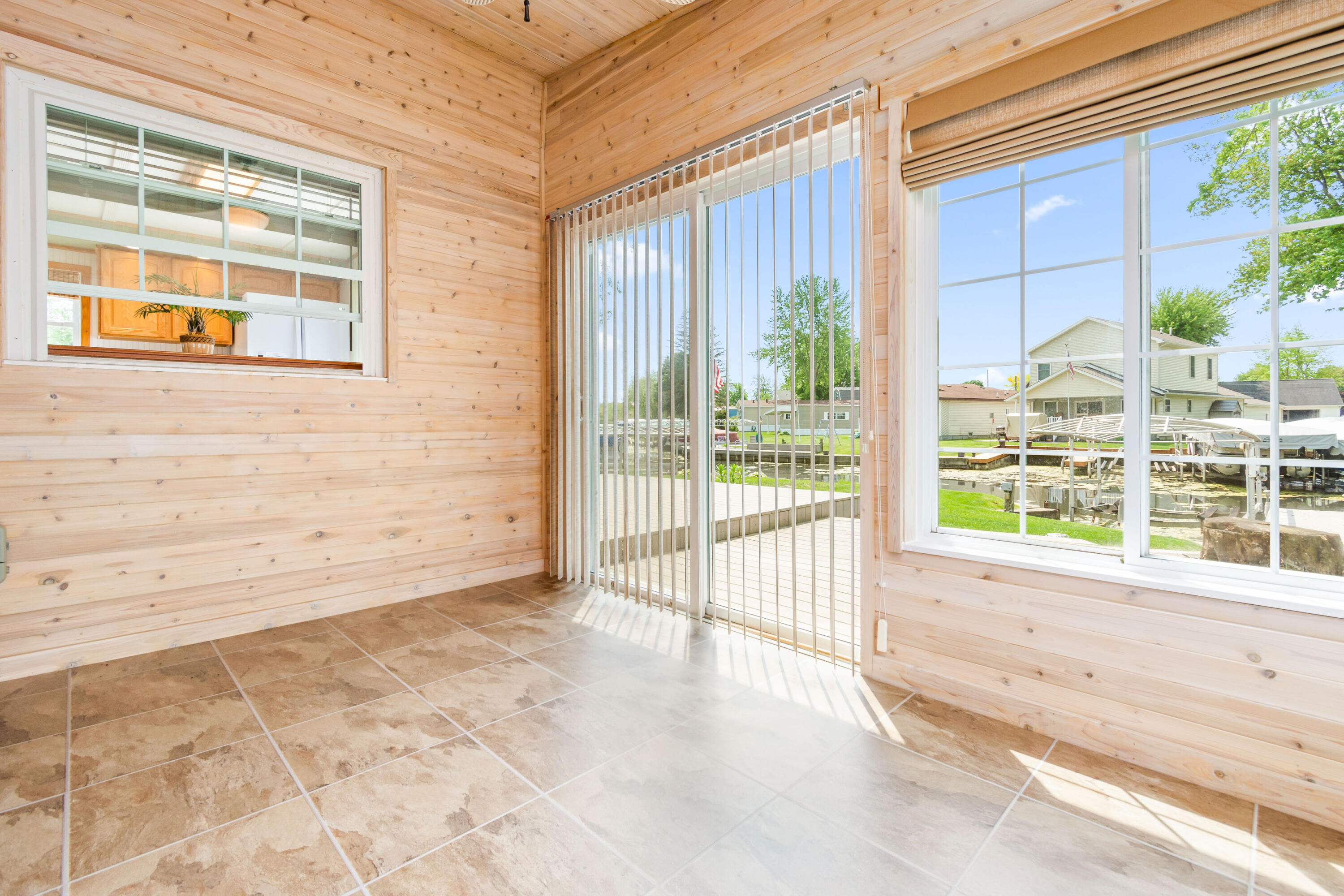 483 Maple Ln