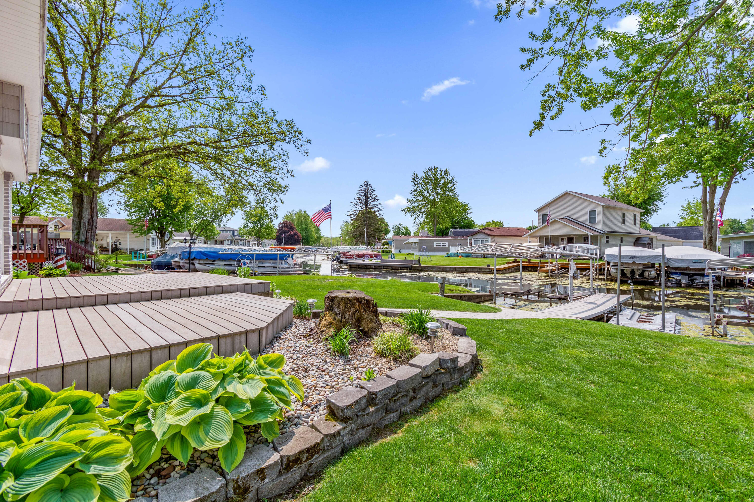 483 Maple Ln