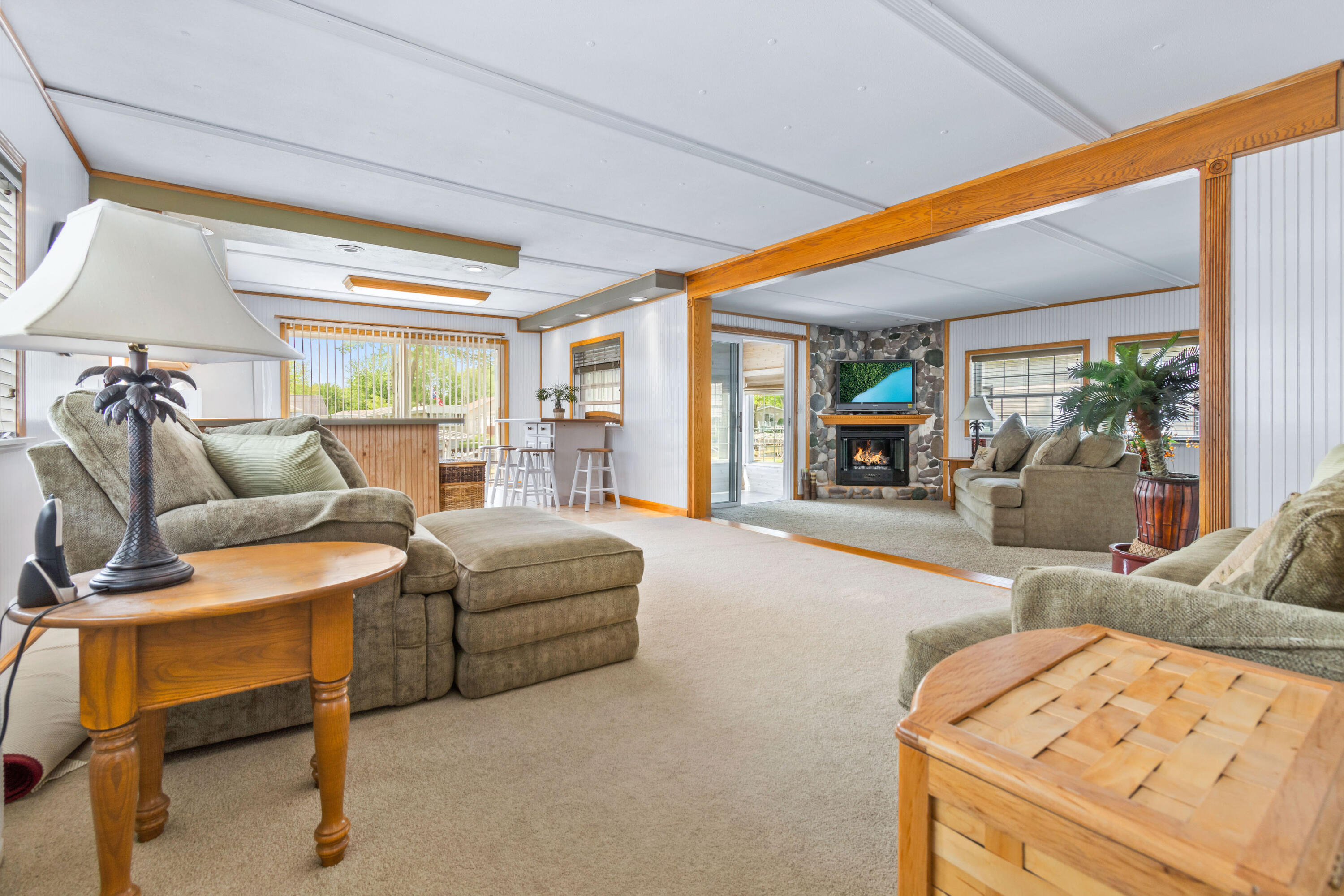 483 Maple Ln