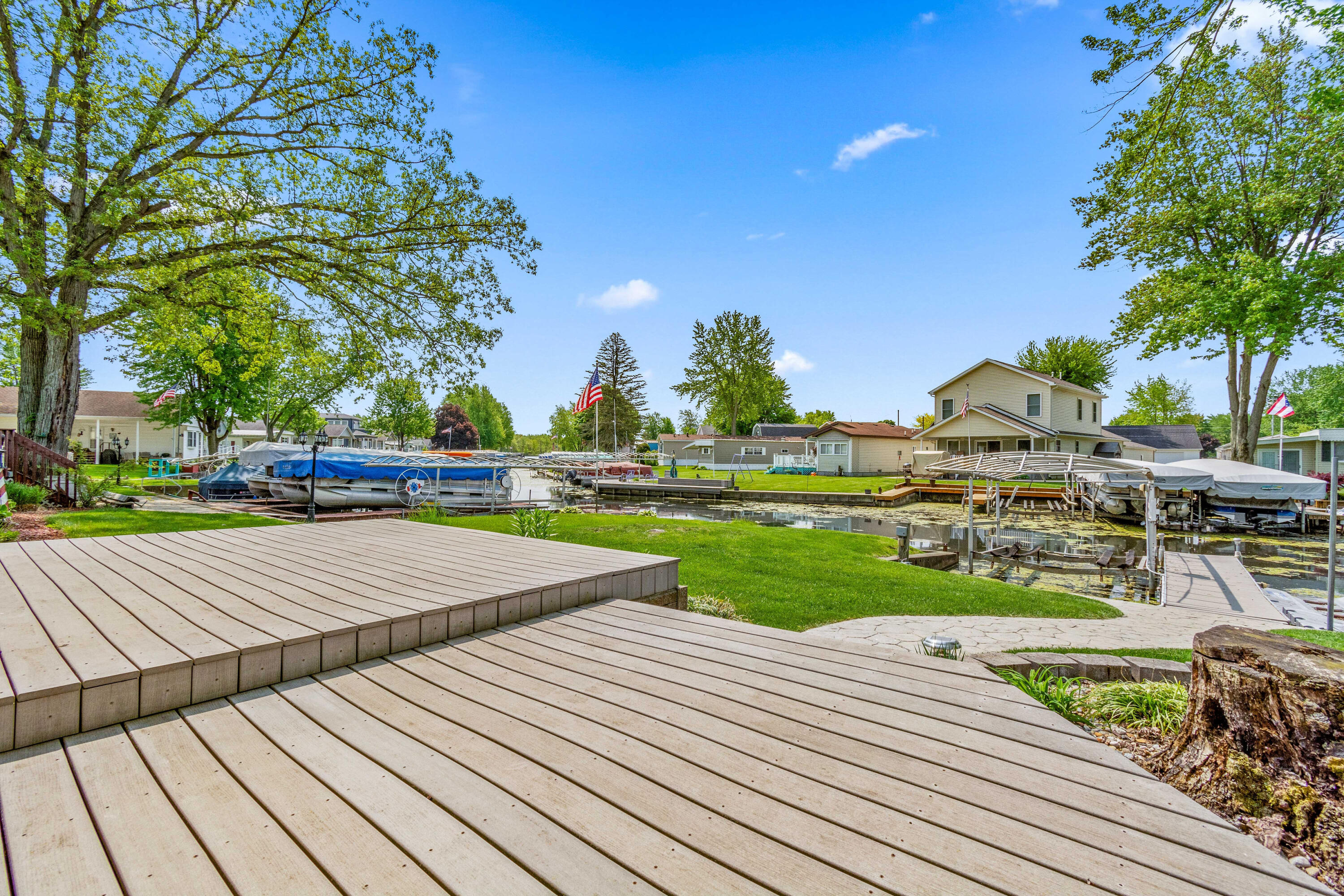 483 Maple Ln