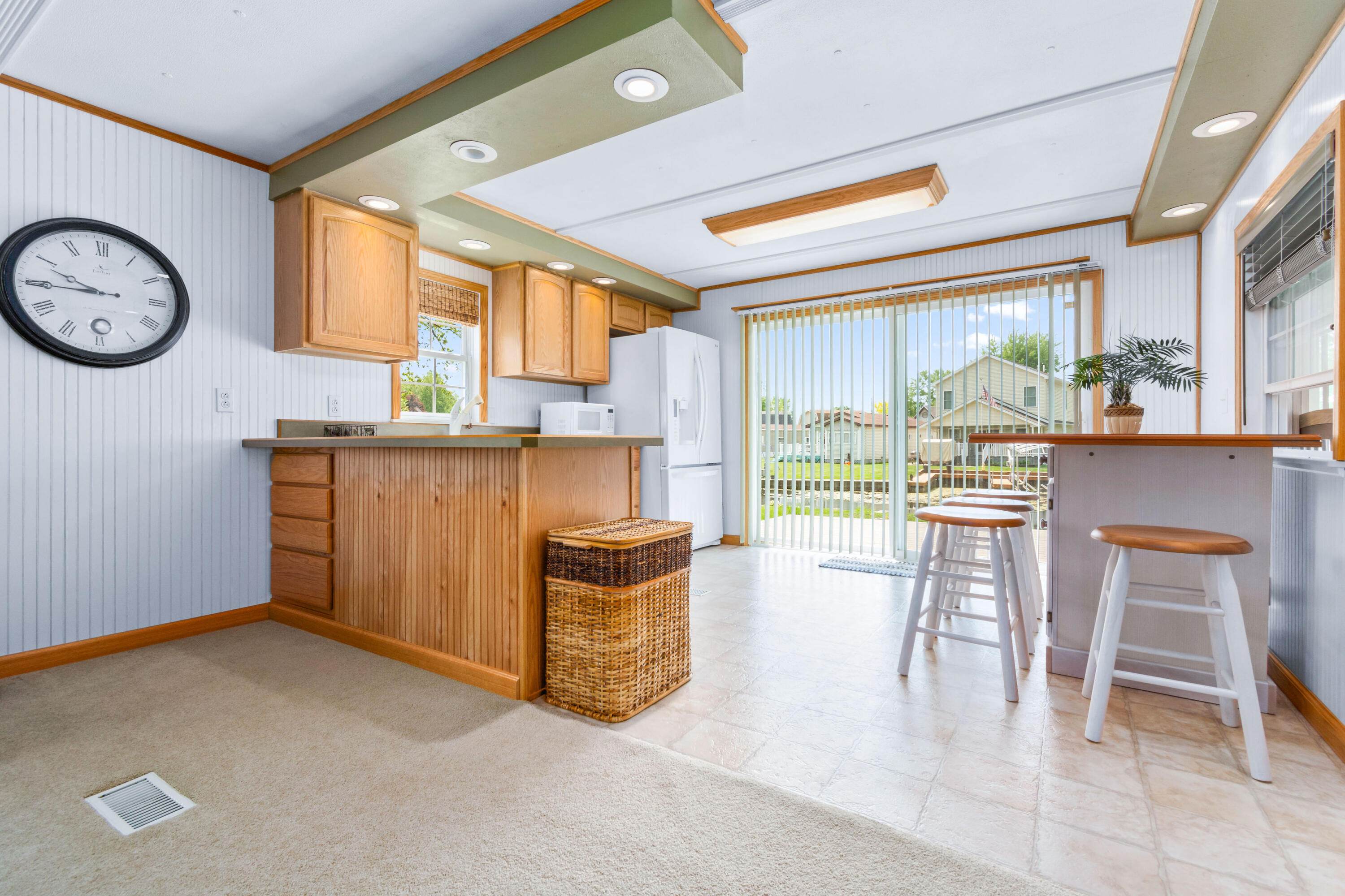 483 Maple Ln