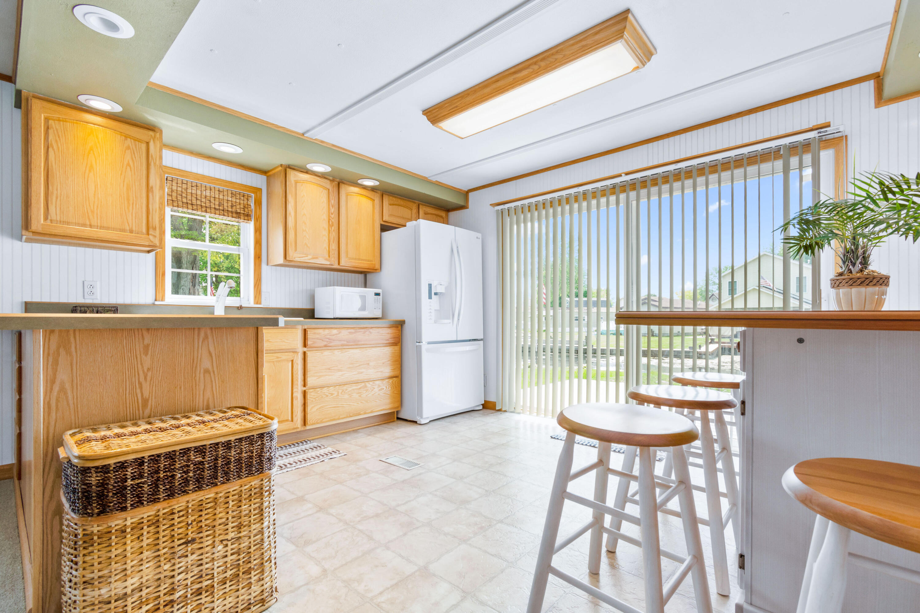 483 Maple Ln