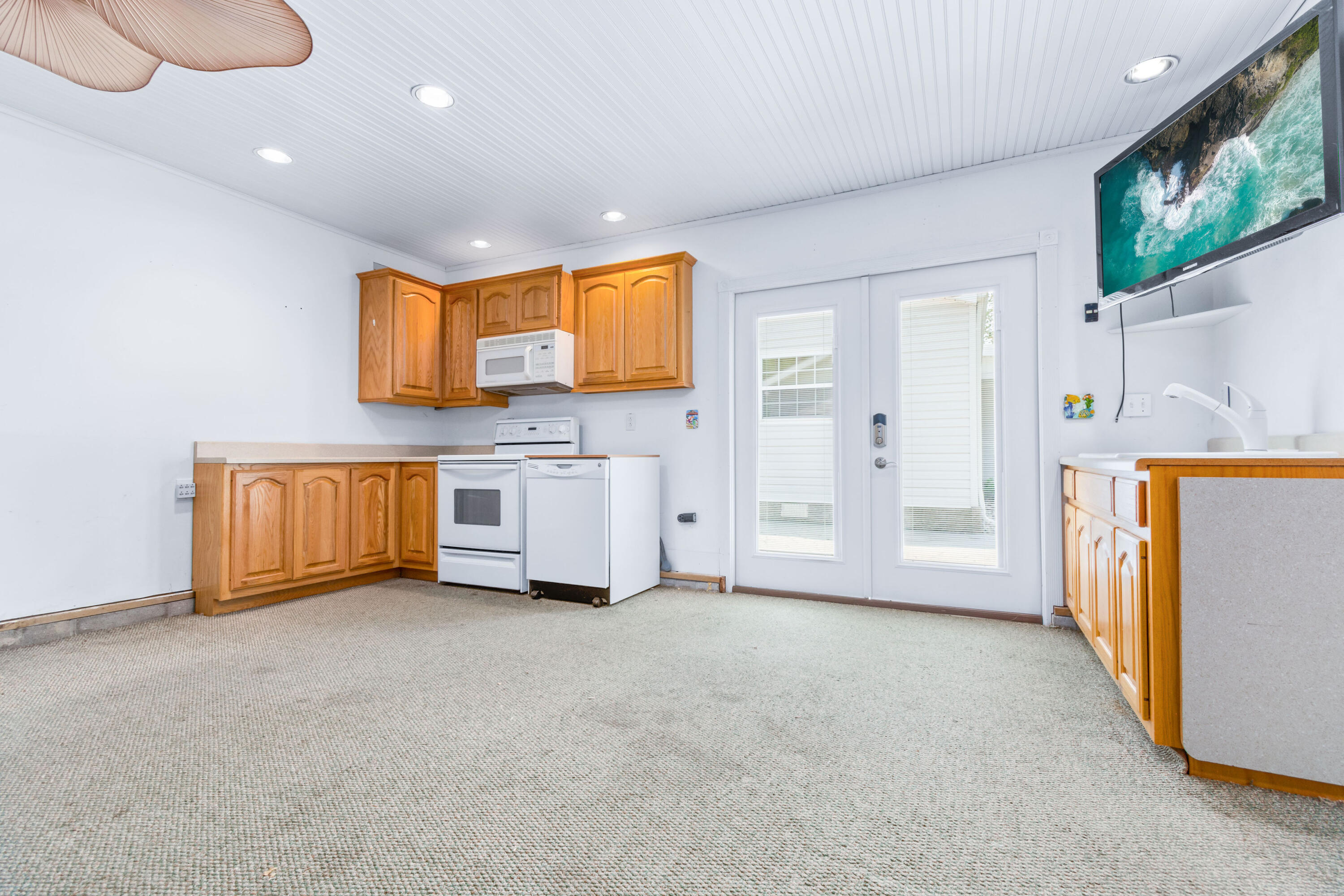 483 Maple Ln