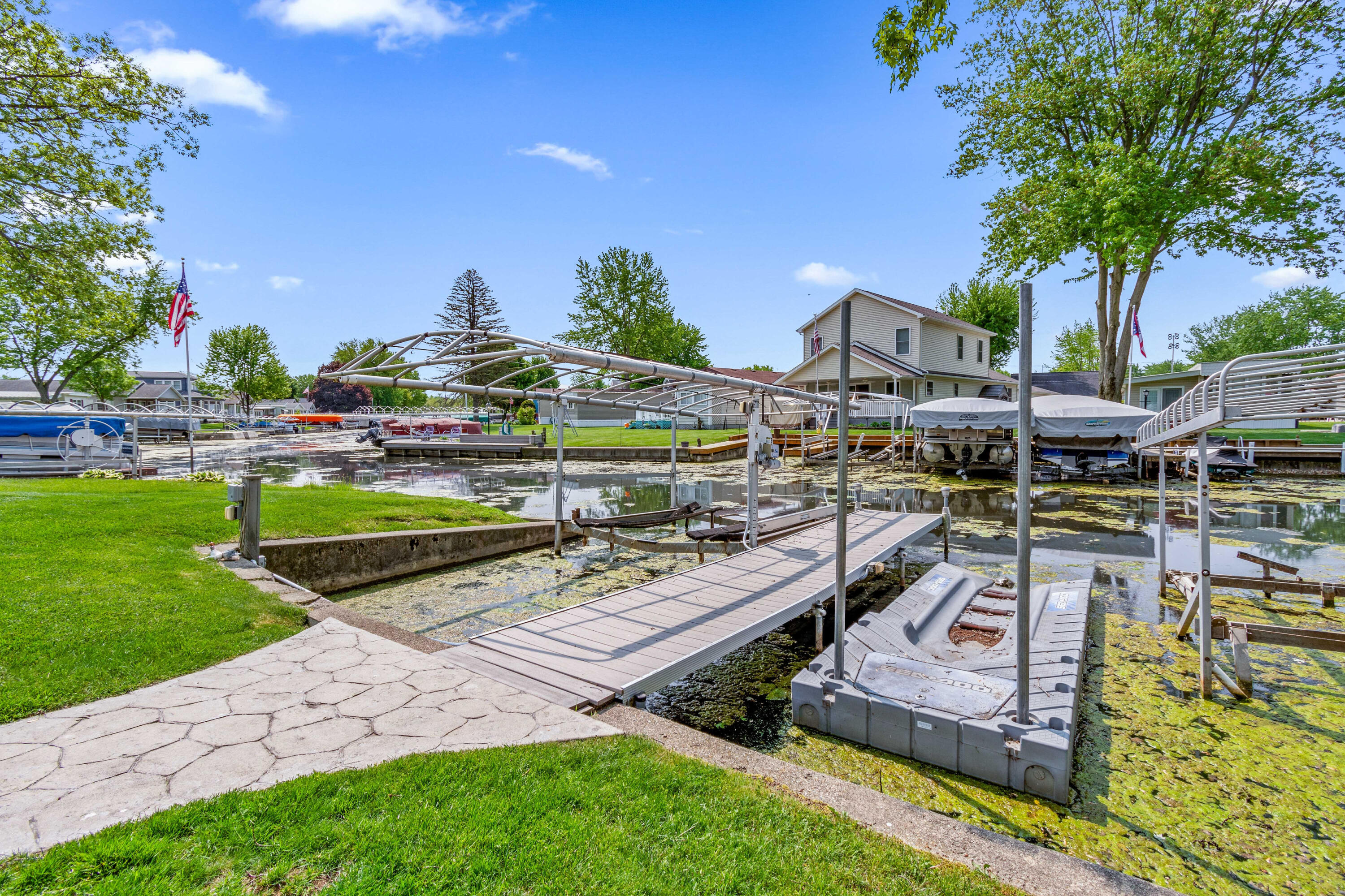 483 Maple Ln