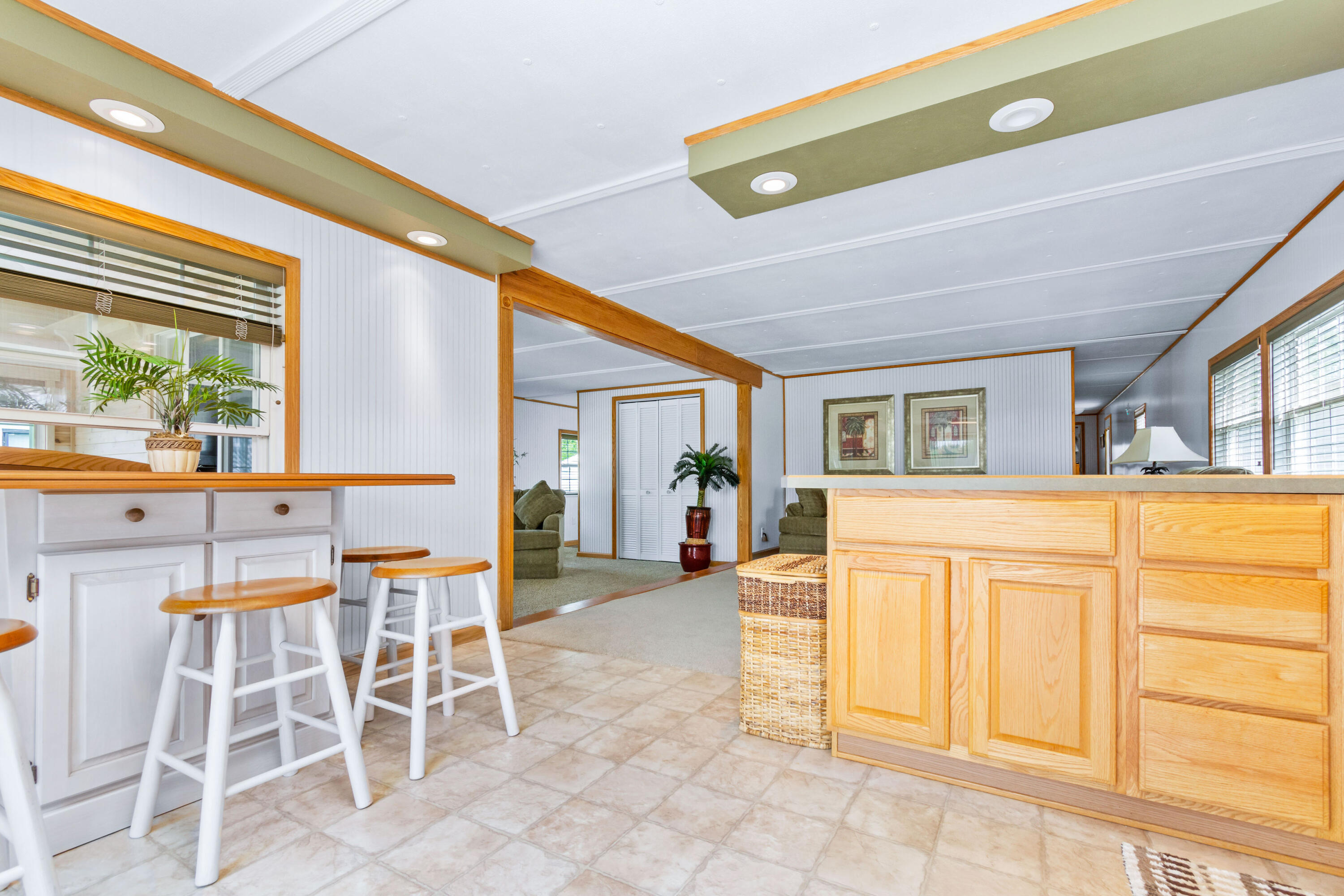 483 Maple Ln