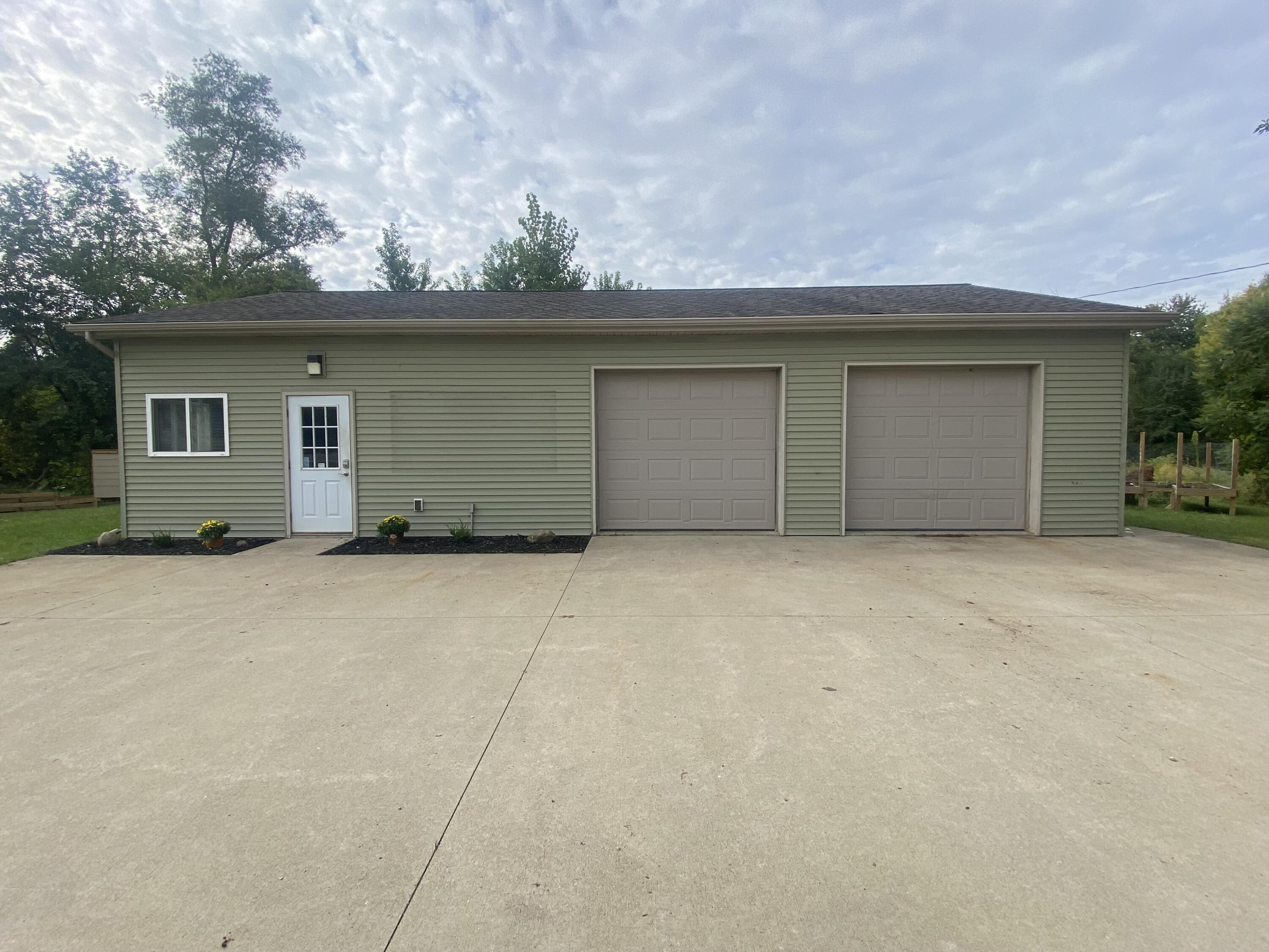 103 E Colon Road