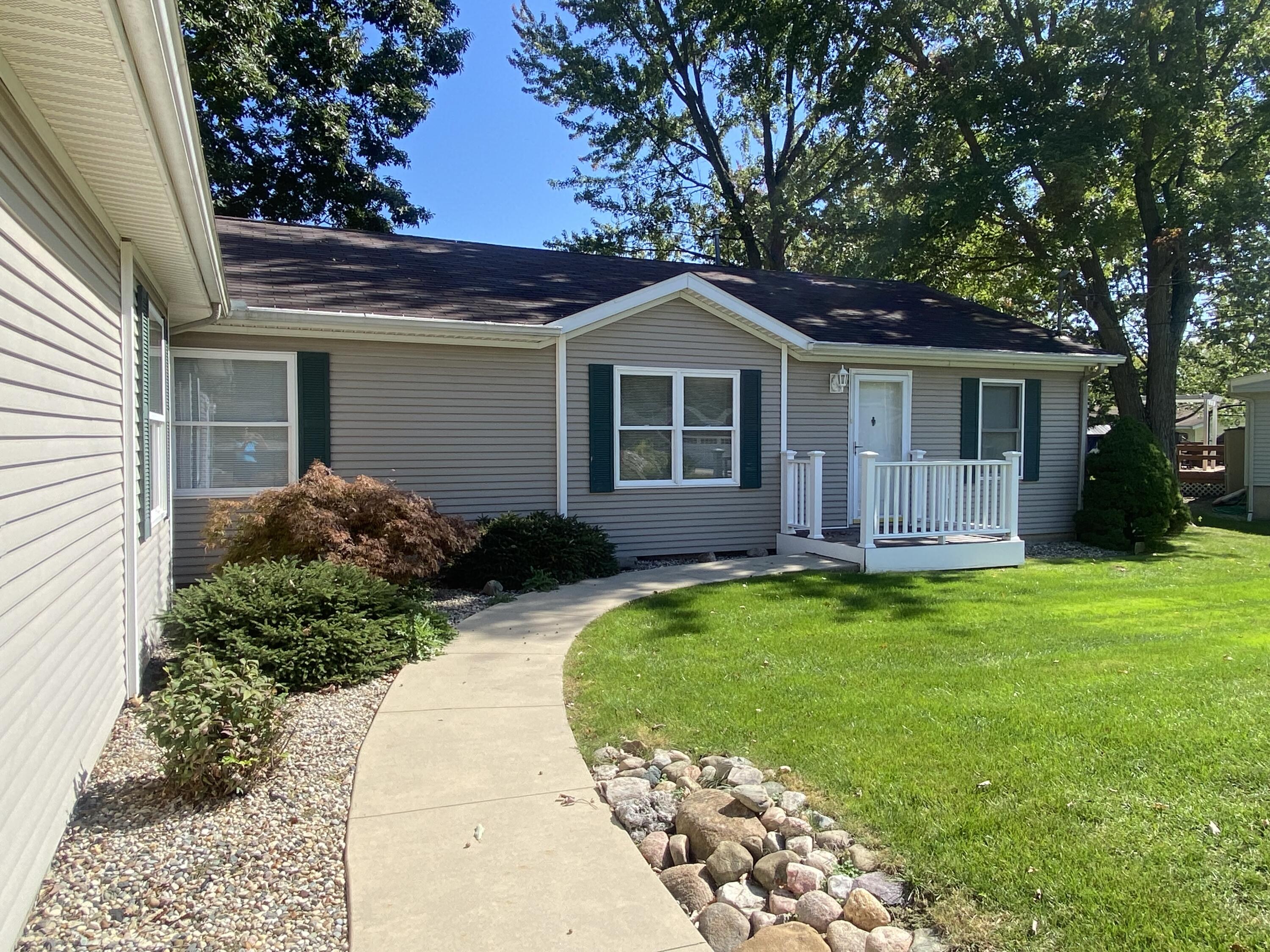 764 Lake Shore Pt.