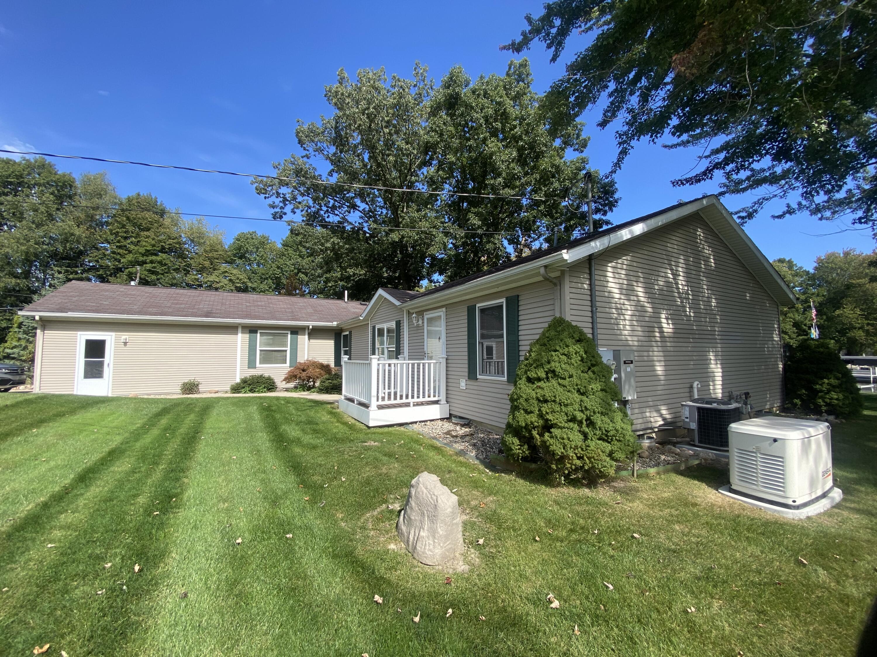 764 Lake Shore Pt.