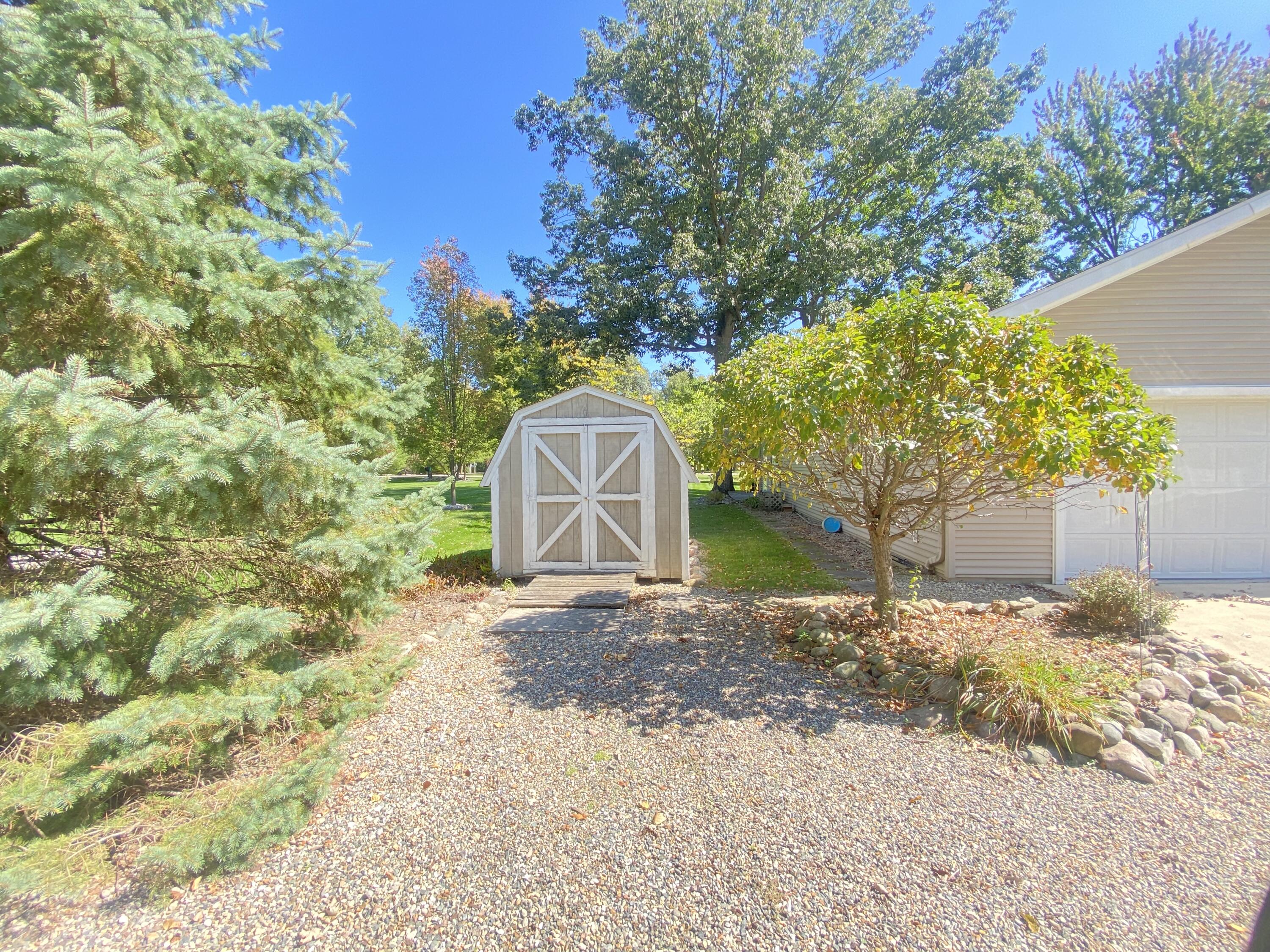 764 Lake Shore Pt.