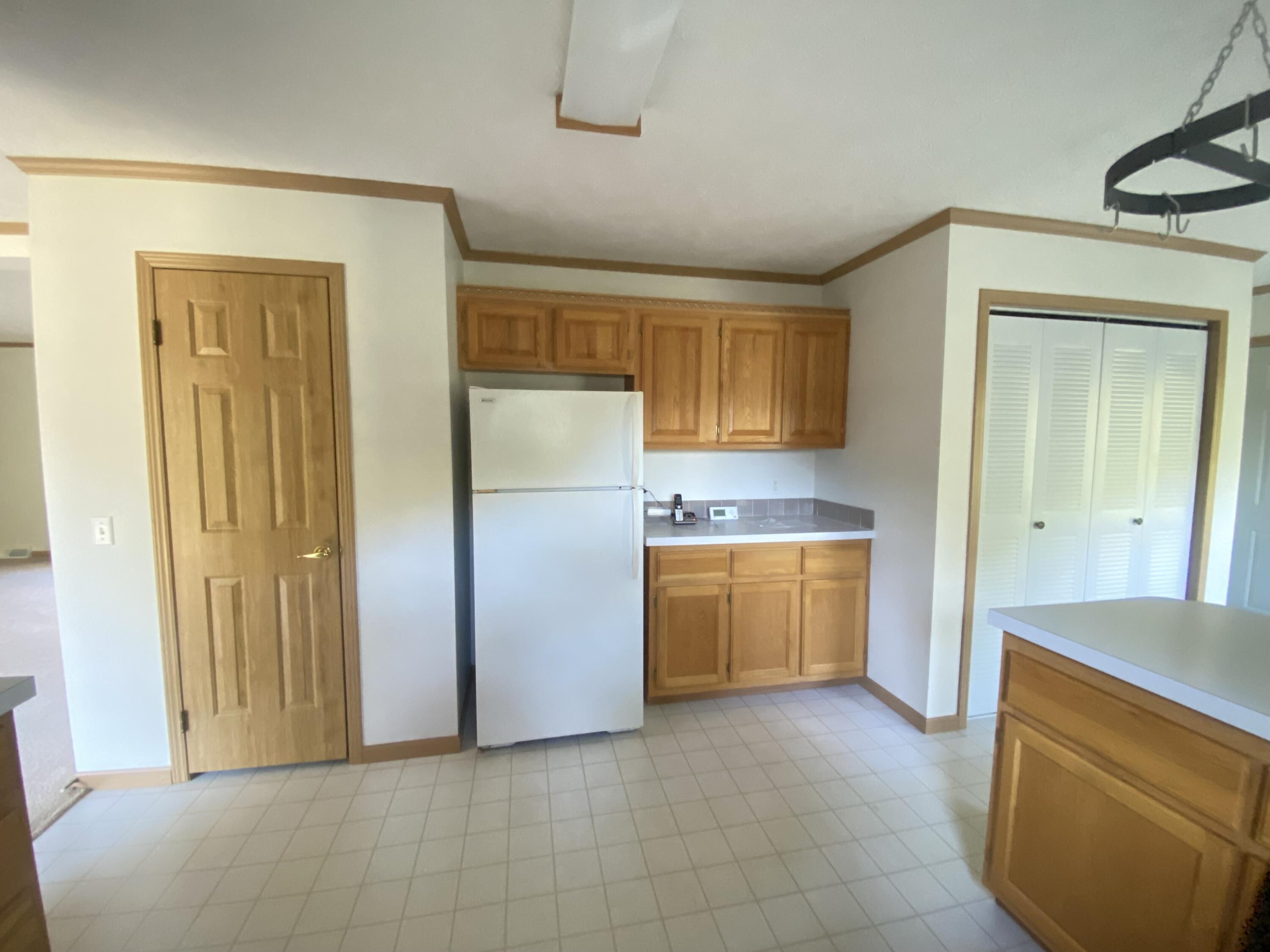 764 Lake Shore Pt.