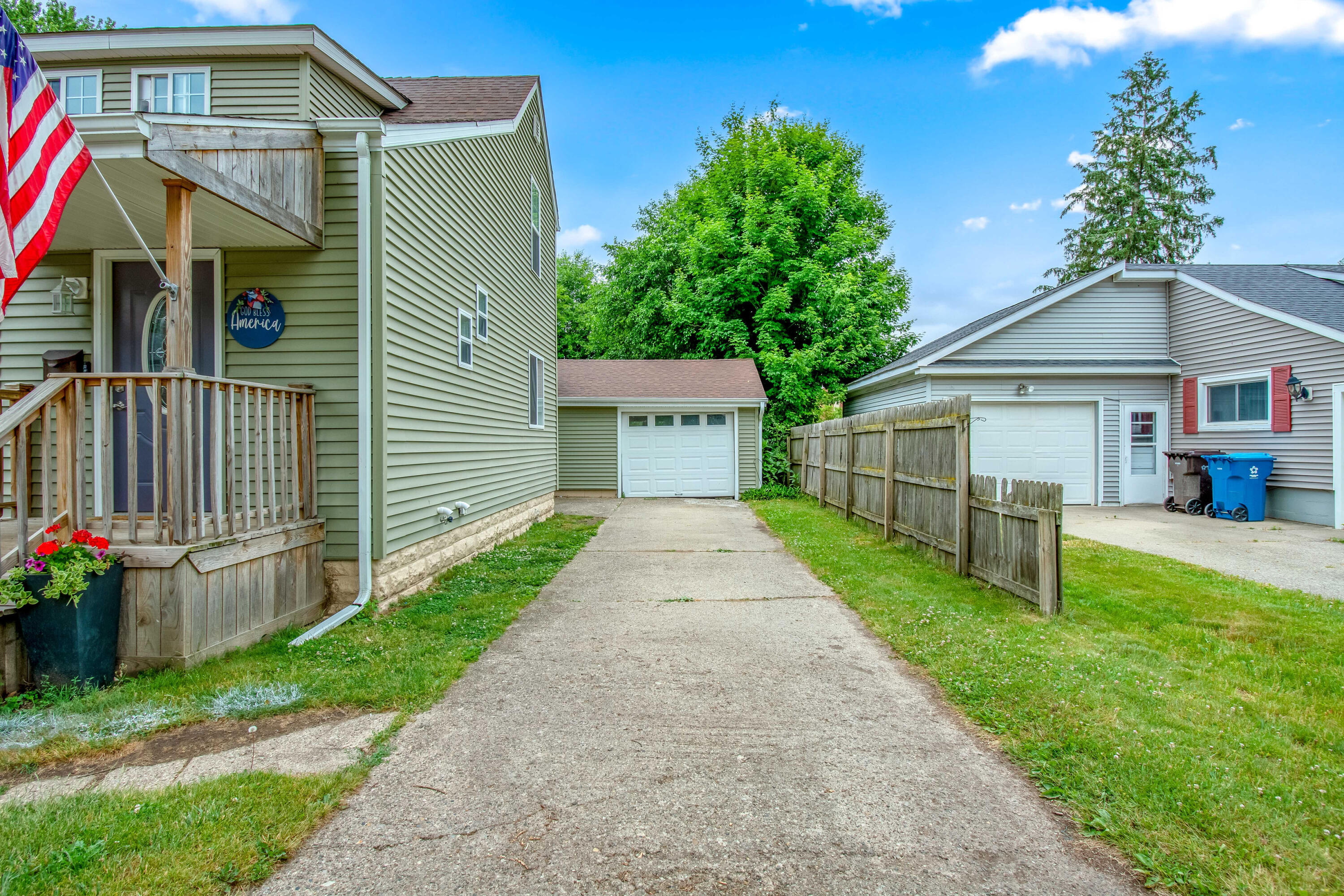 30 Pelton Ave.