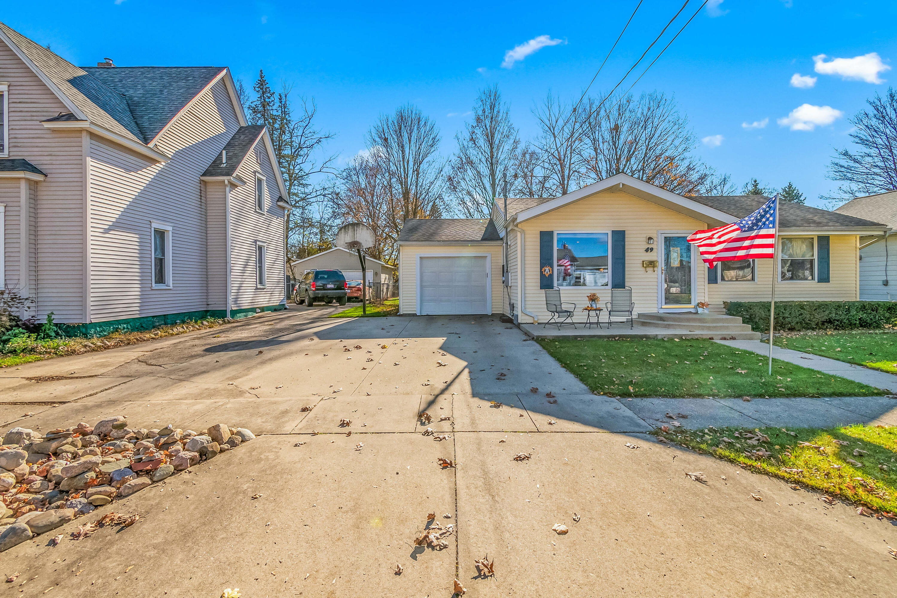 49 Pelton Ave.