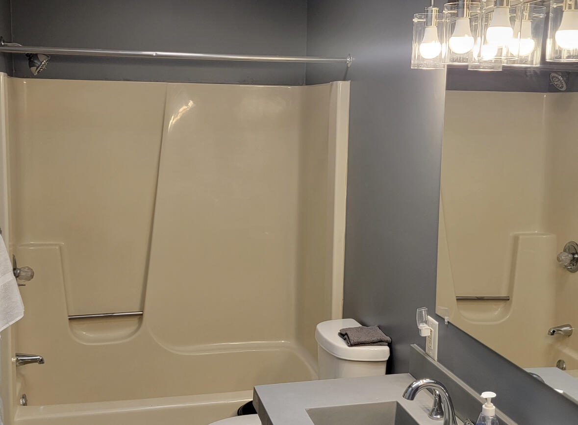 429 Edgewater Court