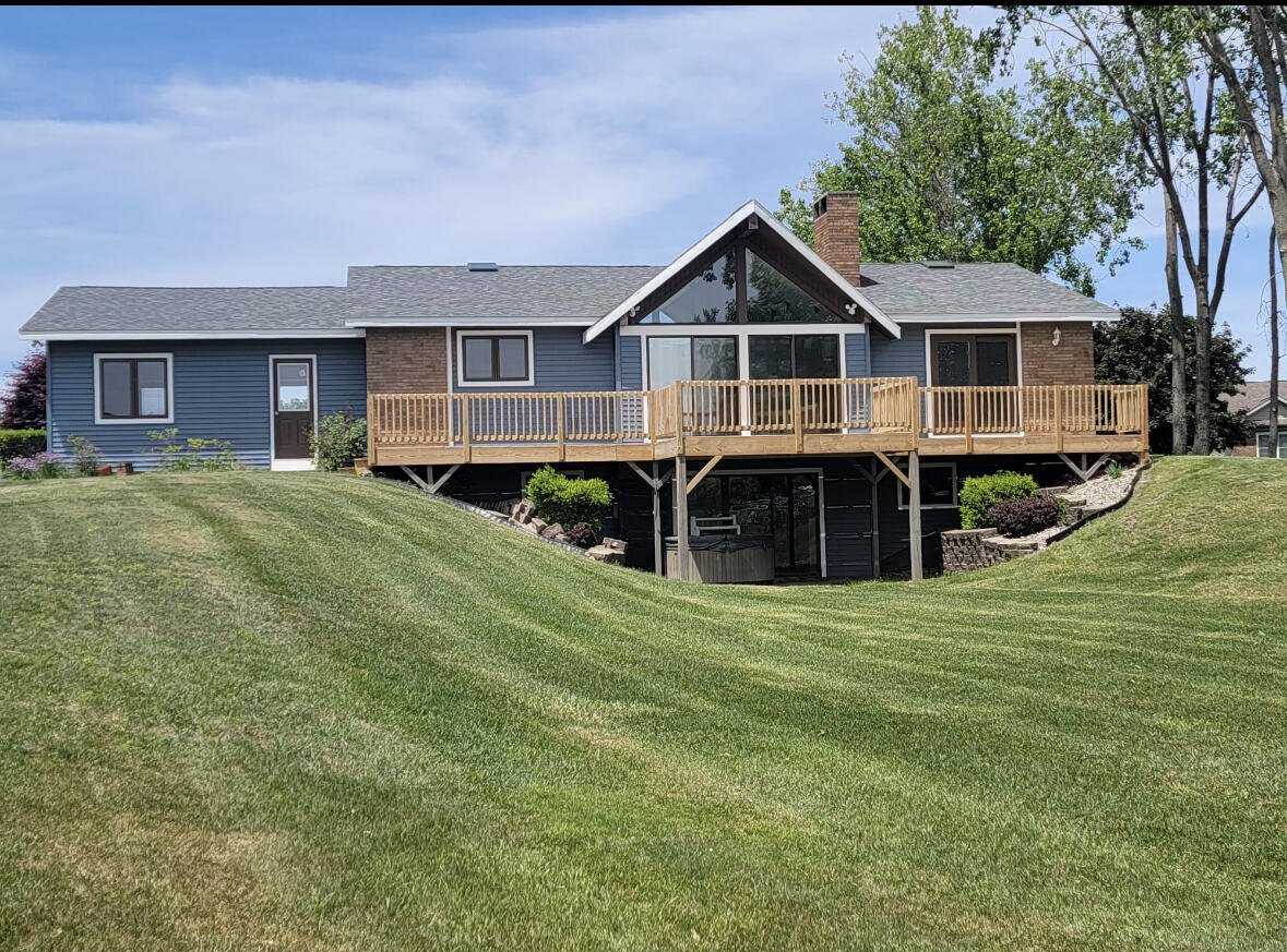 429 Edgewater Court