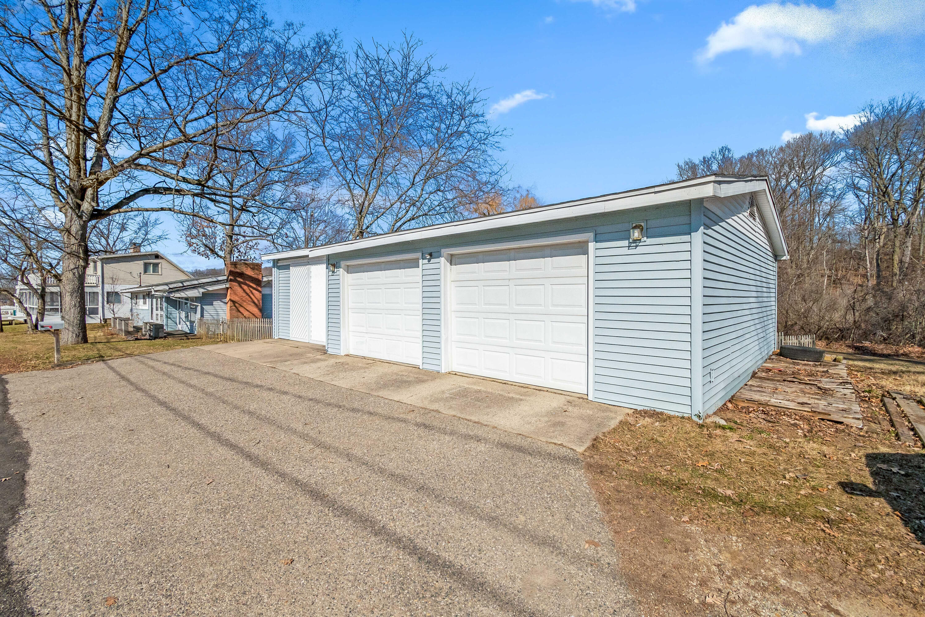 2275 Oakwood Drive